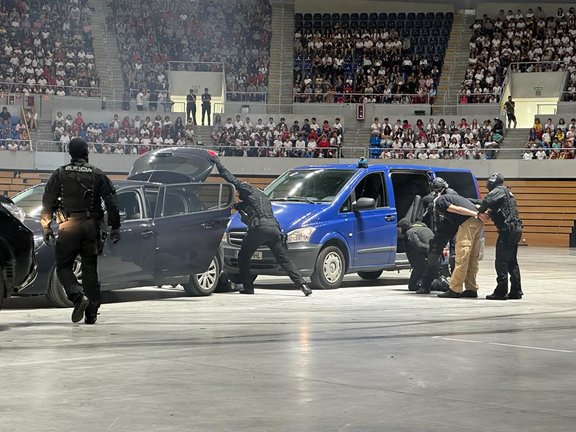 Exhibición de la Policía Nacional en el Palacio de Deportes de Santander. / CNP