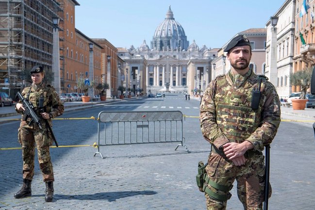 Dos soldados del ejército de Italia. / EFE