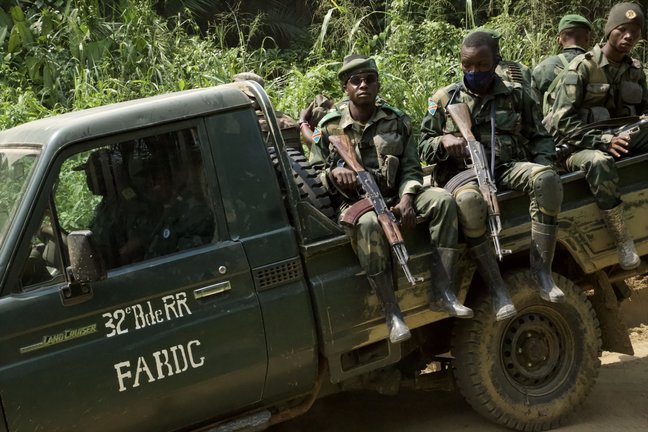 Soldados en un vehículo militar en Uganda. EP / Alain Uaykani