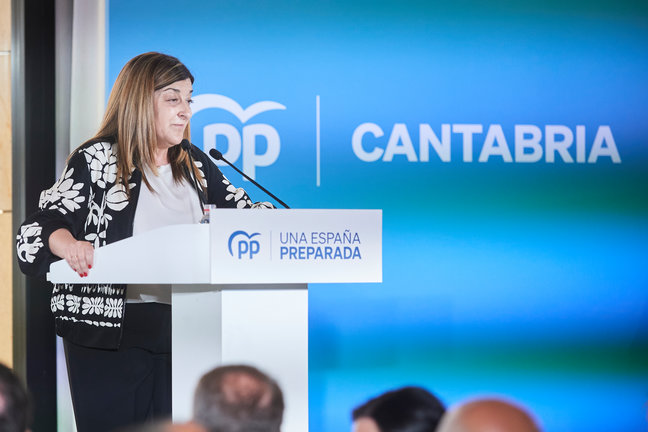 La presidenta del PP de Cantabria, María José Sáenz de Buruaga. / César Ortiz