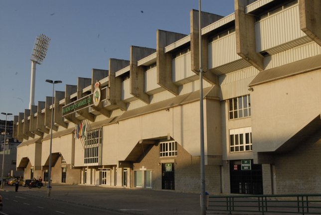 Exterior del estadio del Racing de Santander. / EP