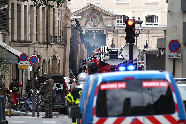 Ambulancia en París. / Mohammed Badra