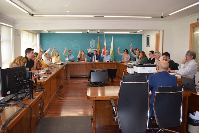 Pleno extraordinario del Ayuntamiento de Piélagos. / AC
