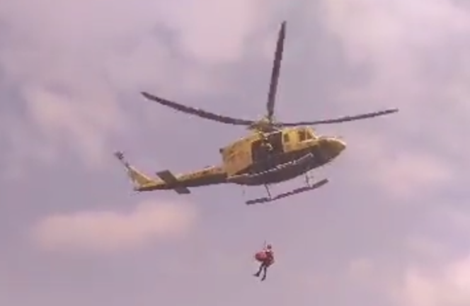 Momento de la evacuación en helicóptero del herido. / 112