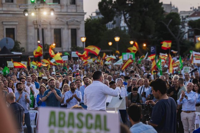El presidente de Vox, Santiago Abascal, cierra la campaña electoral con un mitin en la plaza de Colón, en Madrid.
