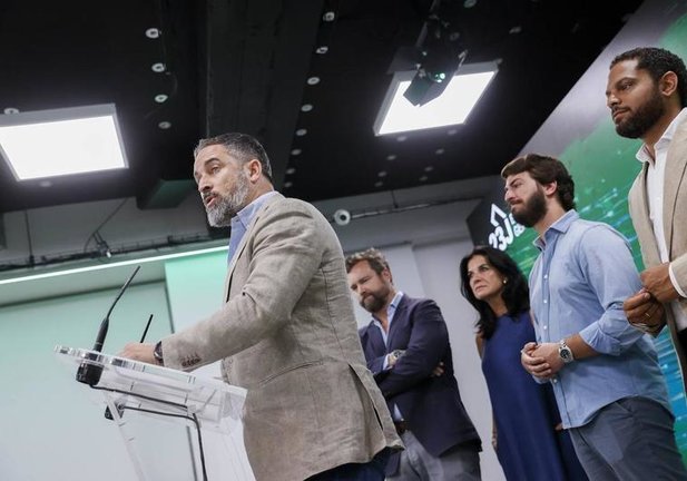 El presidente de Vox, Santiago Abascal, comparece ante los medios de comunicación en su sede de Madrid tras conocerse los resultados electorales. EFE