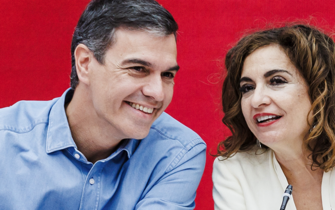 El presidente del Gobierno de España y secretario general del PSOE, Pedro Sánchez; la ministra de Hacienda, María Jesús Montero.
