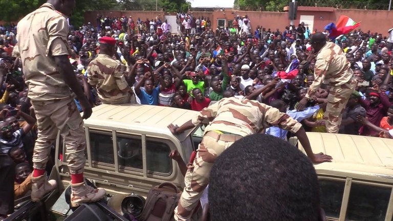 Manifestantes a favor del golpe de Estado en Níger. EFE/Issa Ousseini