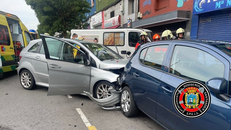 Accidente de tráfico en la calle Castilla.  / ALERTA