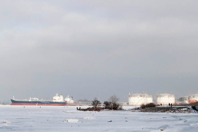 La empresa 'Oil Terminal' en San Petesburgo (Rusia) EFE/EPA/Anatoly Maltsev