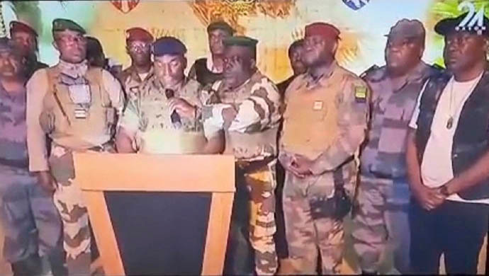 Un grupo de militares toman el poder en Gabón. / efe