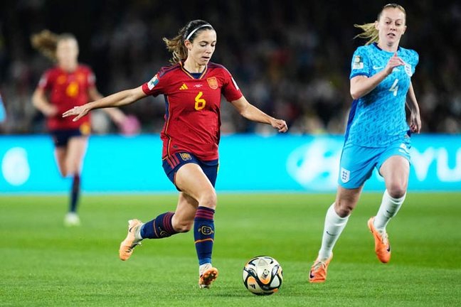 Aitana Bonmati en un partido con la selección española. / efe