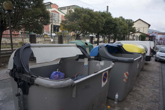 Contenedores de basura en Maliaño. / Alerta