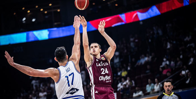 Encuentro entre Letonia e Italia en el mundial de baloncesto. / aee