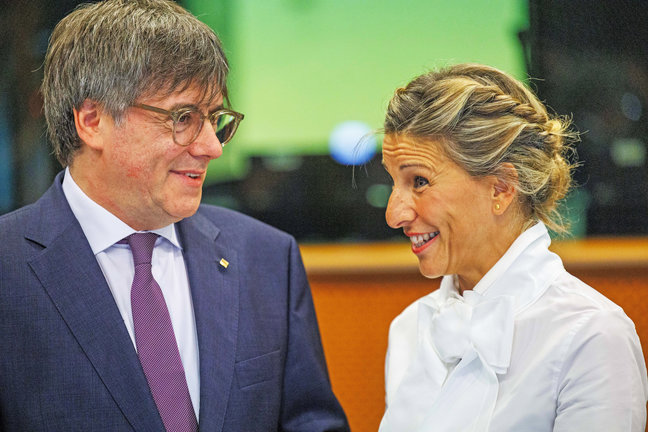 Carles Puigdemont y Yolanda Díaz durante su encuentro en Bruselas. / Olivier matthys