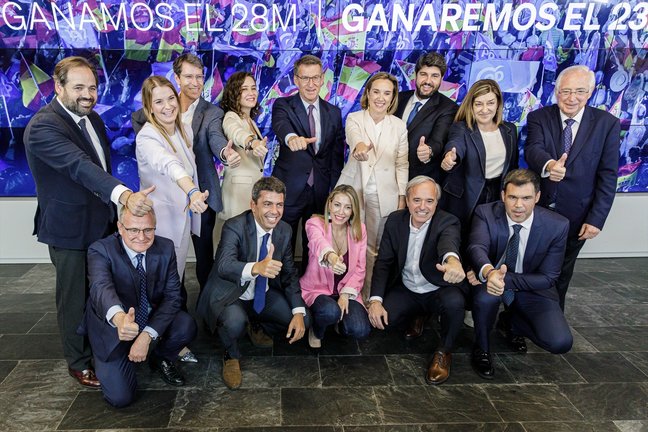 Foto de familia de los miembros del PP a su llegada a la Junta Directiva del PP, en la sede de Génova. / Carlos Luján