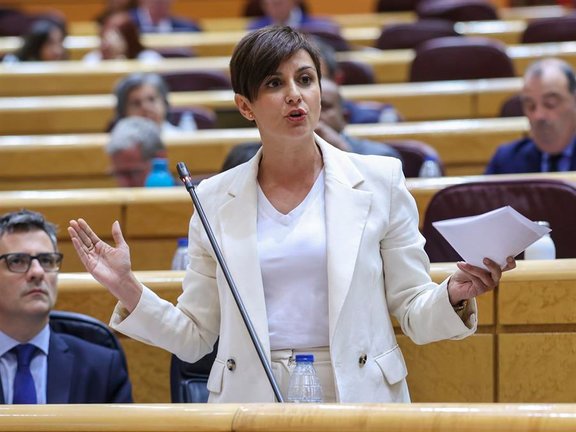 La ministra de Política Territorial, Isabel Rodríguez, interviene en una sesión de control en el Senado. / Kiko Huesca
