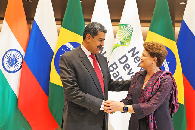 Nicolás Maduro y la presidenta del Nuevo Banco de Desarrollo (NBD) del grupo BRICS, Dilma Rousseff, hoy, en Shanghái (China). EFE/ Cortesía Prensa Miraflores/