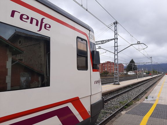 Tren de Renfe en la estación de Reinosa. / ALERTA