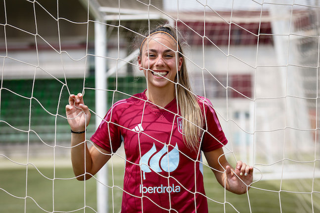Athenea del Castillo poses for photo after an interview after the Spain Women Team training day at Ciudad del Futbol on June 27, 2023, in Las Rozas, Madrid, Spain.
Oscar J. Barroso / Afp7 / Europa Press
(Foto de ARCHIVO)
27/6/2023 ONLY FOR USE IN SPAIN