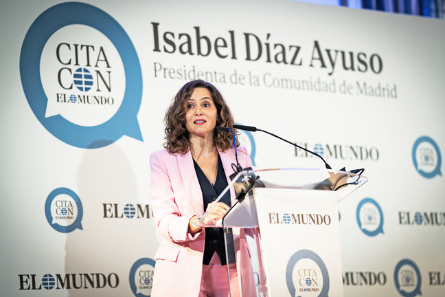 La presidenta de la Comunidad de Madrid, Isabel Díaz Ayuso, interviene durante el encuentro informativo de las "Citas con El Mundo". / Diego Radamés