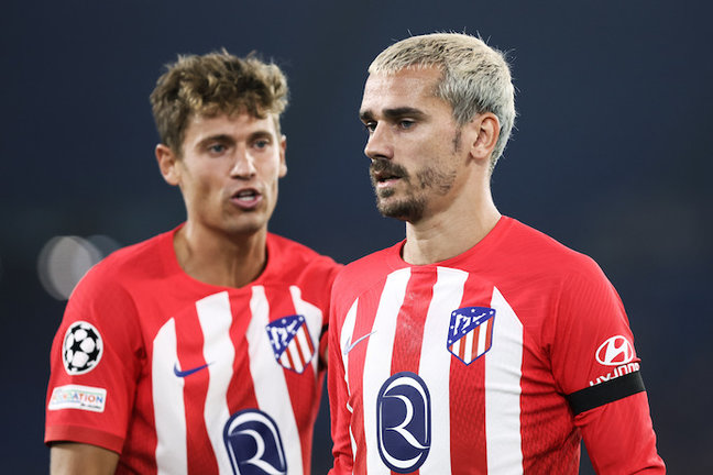 Marcos Llorente (L) and Antoine Griezmann (R) of Atletico Madrid talk each other during the UEFA Champions League, Group E football match between SS Lazio and Atletico Madrid on September 19, 2023 at Stadio Olimpico in Milan, Roma - Photo Federico Proietti / DPPI