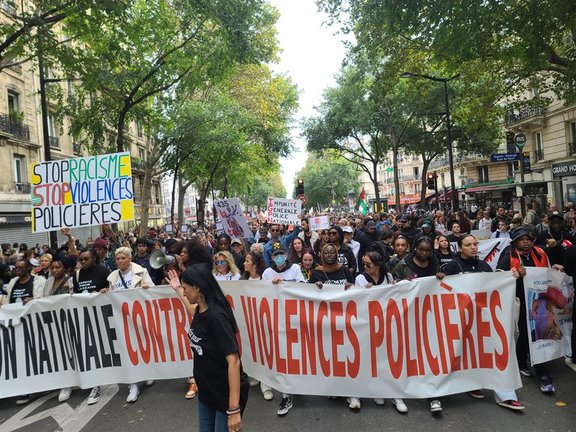 Manifestación de este sábado en París contra la violencia policial, el "racismo sistémico" y en favor de las libertades públicas. EFE / Edgar Sapiña Manchado
