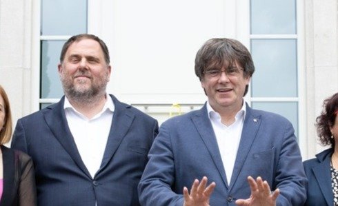 El líder íder de ERC, Oriol Junqueras y el expresidente de la Generalitat, Carles Puigdemont en Waterloo, (Bélgica).