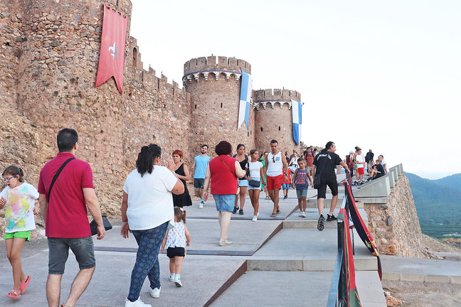 Turistas en el Castillo de Onda, en Castellón. / ALERTA