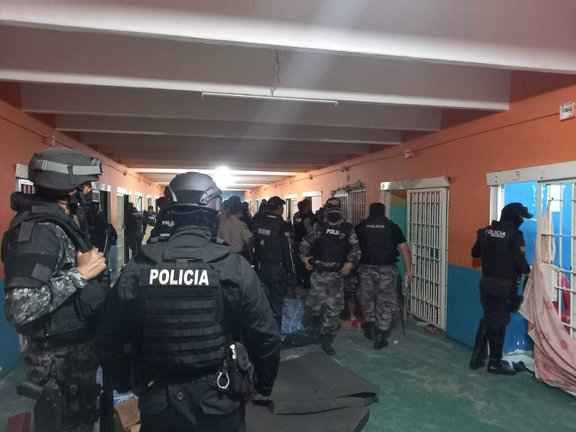 La policía en una cárcel de Ecuador. / EP