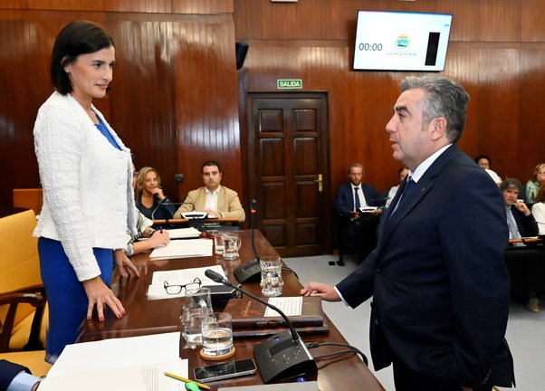 Un momento del pleno, la toma de posesión como concejal de Agustín Navarro. / Alerta