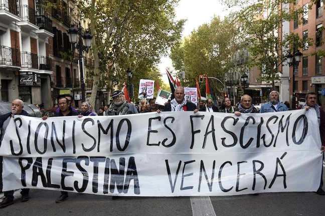 Manifestación de ayer por las calles de Madrid. / RICHARD ZUBELZU