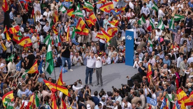 Alberto Núñez Feijóo y Juanma Moreno han llenado este domingo el centro de Málaga.