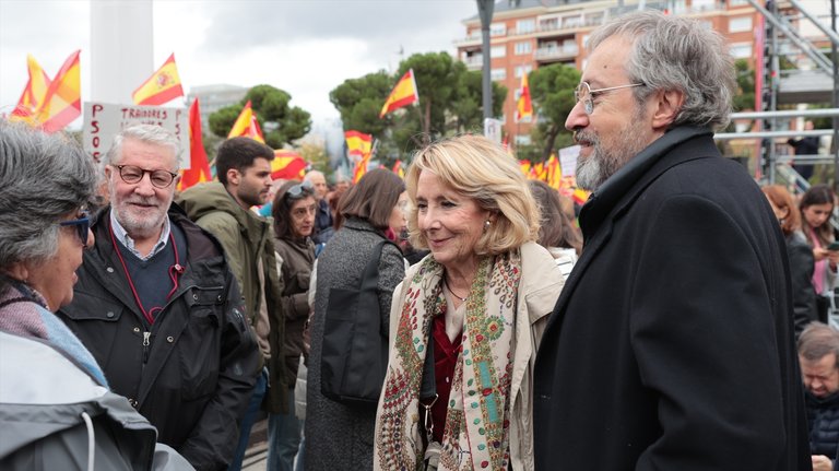La expresidenta de la Comunidad de Madrid Esperanza Aguirre participa en una manifestación bajo el lema, 'Defendamos la unidad’, en la Plaza de Colón de Madrid. EP / Jesús Hellín