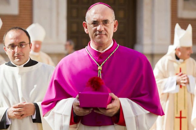 El obispo auxiliar de Valencia, Arturo Ros.
