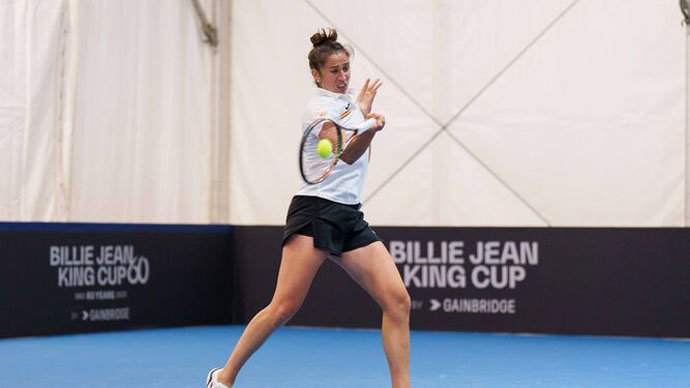 La tenista Sara Sorribes durante un entrenamiento. / aee