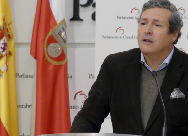 El diputado del PP en Cantabria, Íñigo Fernández en rueda de prensa.