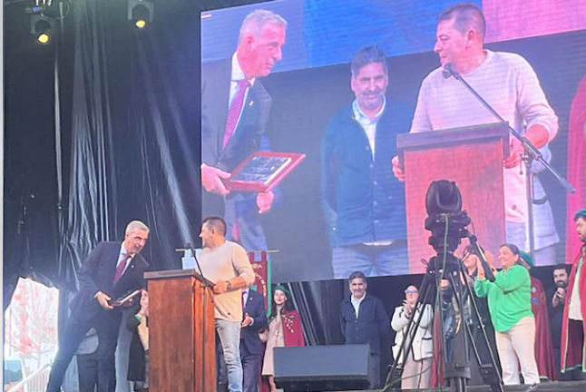 Mariano Camacho fue galardonado con la ‘Alquitara de Oro’. / a. del saja