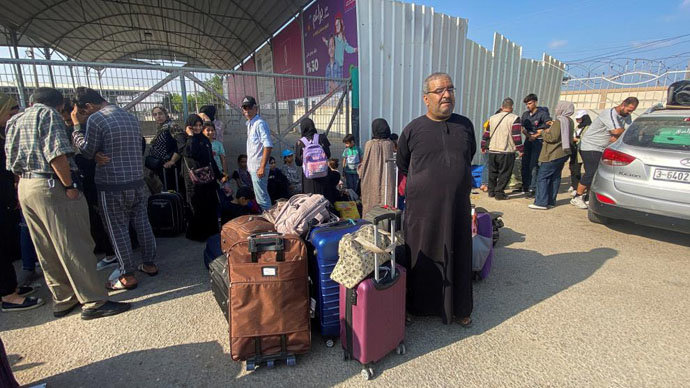 palestinians-with-dual-citizenship-wait-outside-the-rafah-border-crossing-with-egypt-in-the-hope-of-getting-permission-to-leave-gaza
