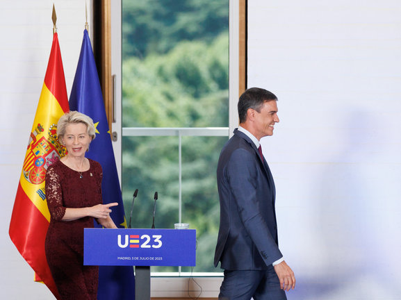 La presidenta de la Comisión Europea, Ursula von der Leyen y el presidente del Gobierno, Pedro Sánchez. / Alerta