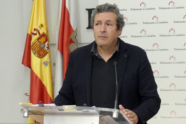 El diputado del PP en el Parlamento de Cantabria y senador de designación autonómica Íñigo Fernández. / EP