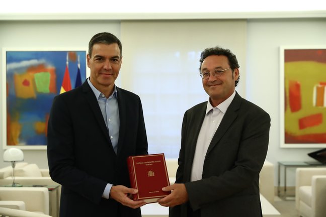El presidente del Gobierno, Pedro Sánchez, junto al nuevo fiscal general del Estado, Álvaro García Ortiz. / Fernando Calvo
