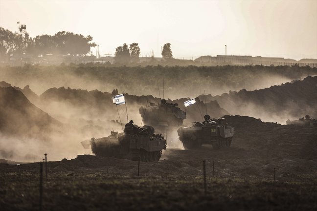 Tanques de combate israelí en una zona cercana a la Franja de Gaza. EP / Ilia Yefimovich