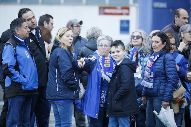 Aficcionados del Oviedo que vienen al partido del Racing en el Sardinero./ CD.O.