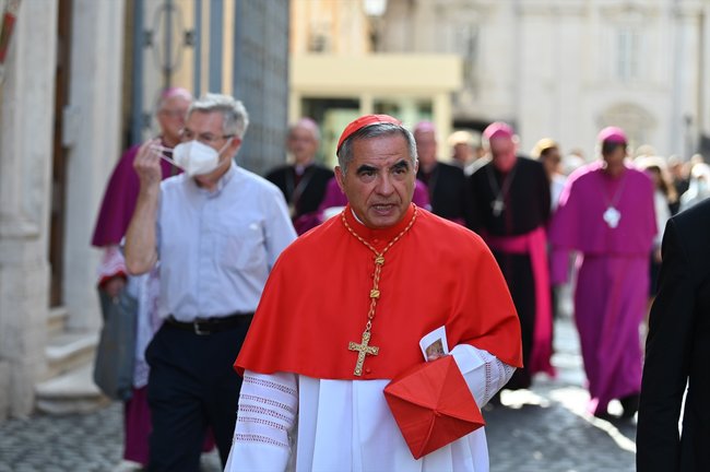 El cardenal Angelo Becciu. EP / Johannes Neudecker