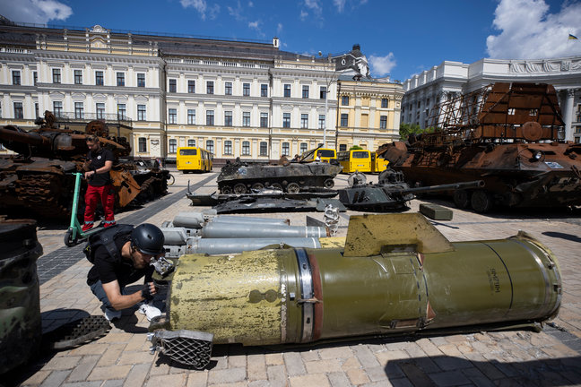 Foto de archivo de una exhibición en Kiev de armamento y tanques rusos destruidos. / Orlando Barría