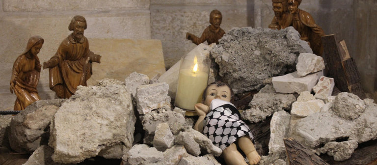 El nacimiento montado esta Navidad en una iglesia de Belén, en Cisjordania. / EFE