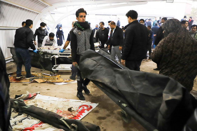 Cuerpos de las victimas del atentado en Kerman en foto del 3 de enero de 2024. EFE/EPA/SARE TAJALLI