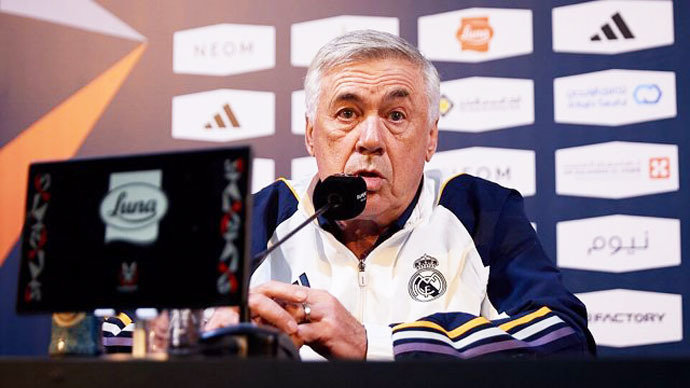 El entrenador del Real Madrid, Carlo Ancelotti, en rueda de prensa. / aee