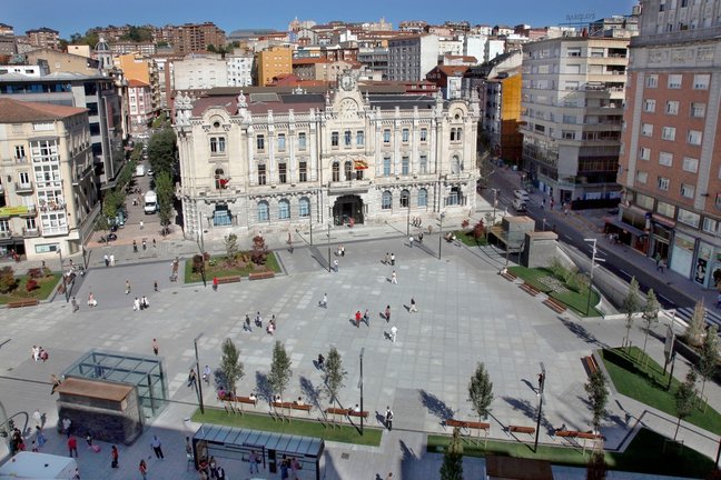 Edificio y plaza del Ayuntamiento de Santander. / Alerta